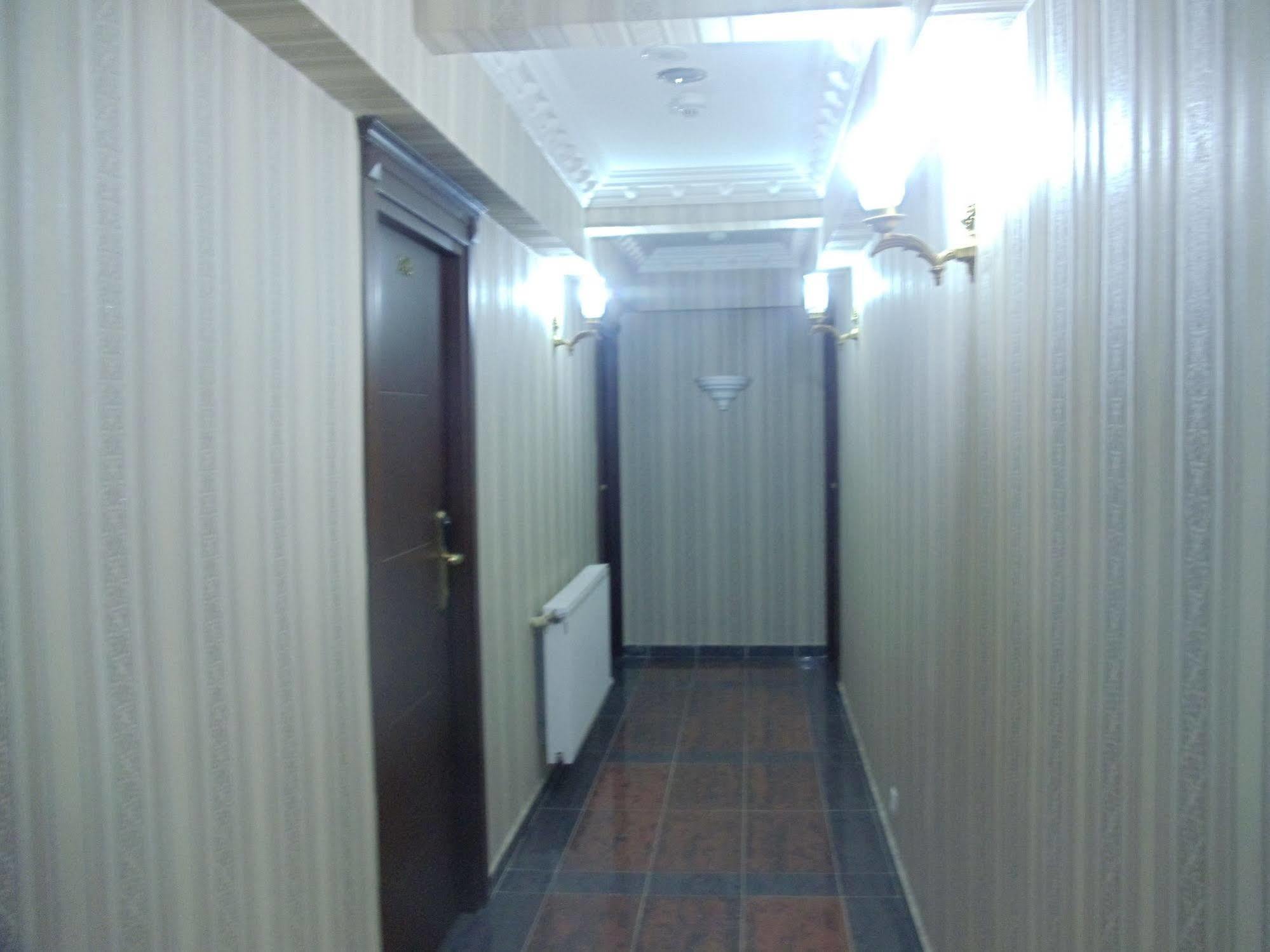 Отель Ares 3*